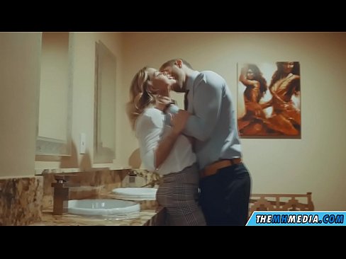 ❤️ Ina whakawaia koe e te kakaho tetona i roto i te wharepaku whanui Karekau Kounga i mi.milfnut-net.ru